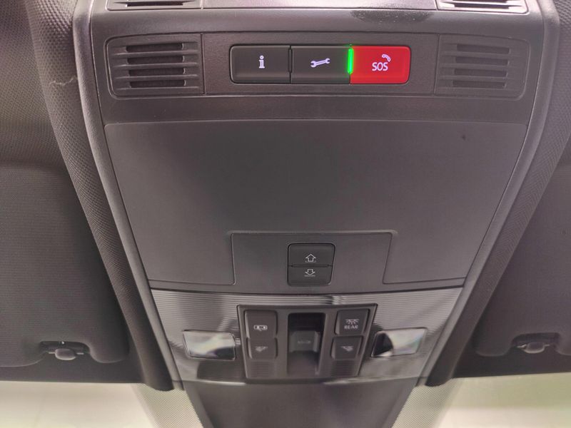 Used 2024 Volkswagen Tiguan AWD SEL R-Line w/Sunroof/NavImage 34