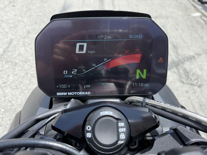 2025 BMW M 1000 R