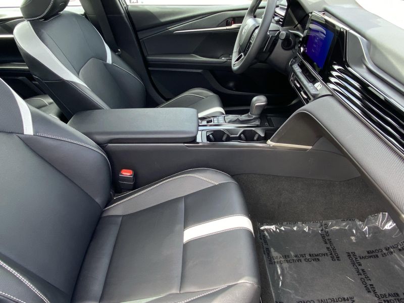 Used 2025 Toyota Camry SEImage 9