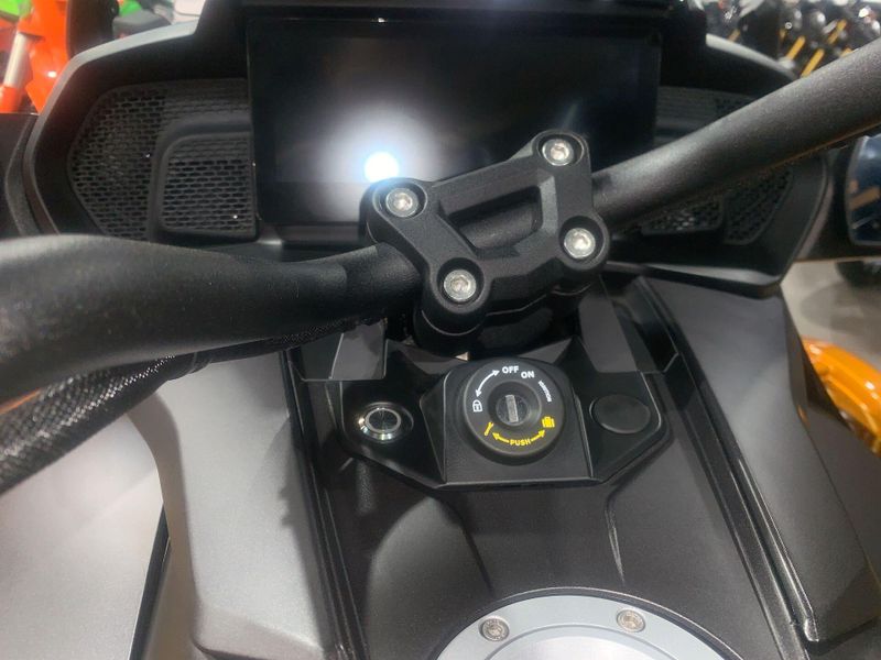 New 2024 Can-Am SPYDER F3 LIMITED SPECIAL SERIES (SE6) Image 24