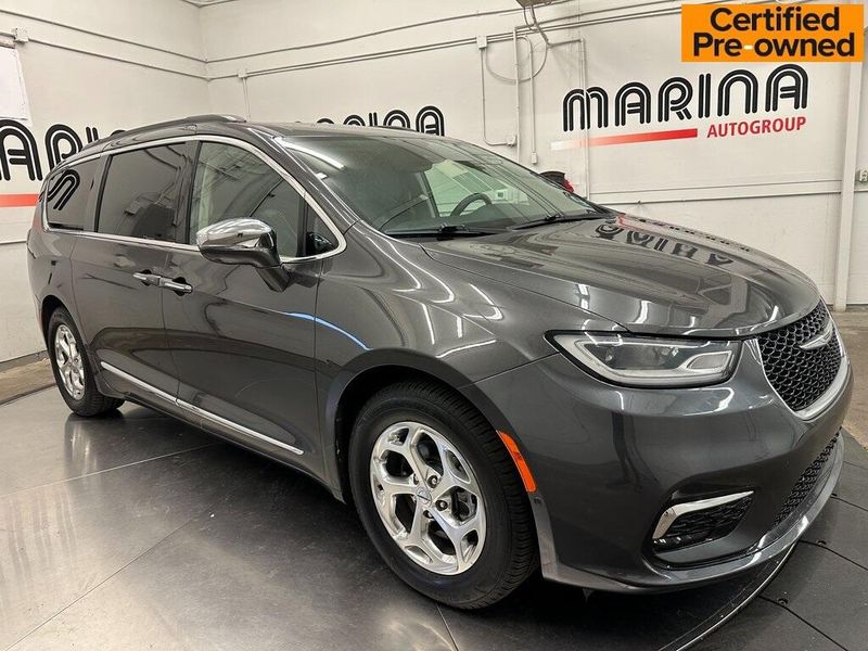 2022 Chrysler Pacifica LimitedImage 1