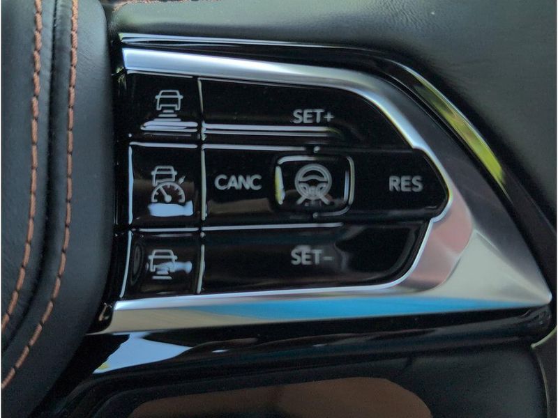 New 2026 Jeep Grand Cherokee Summit 4x4Image 26