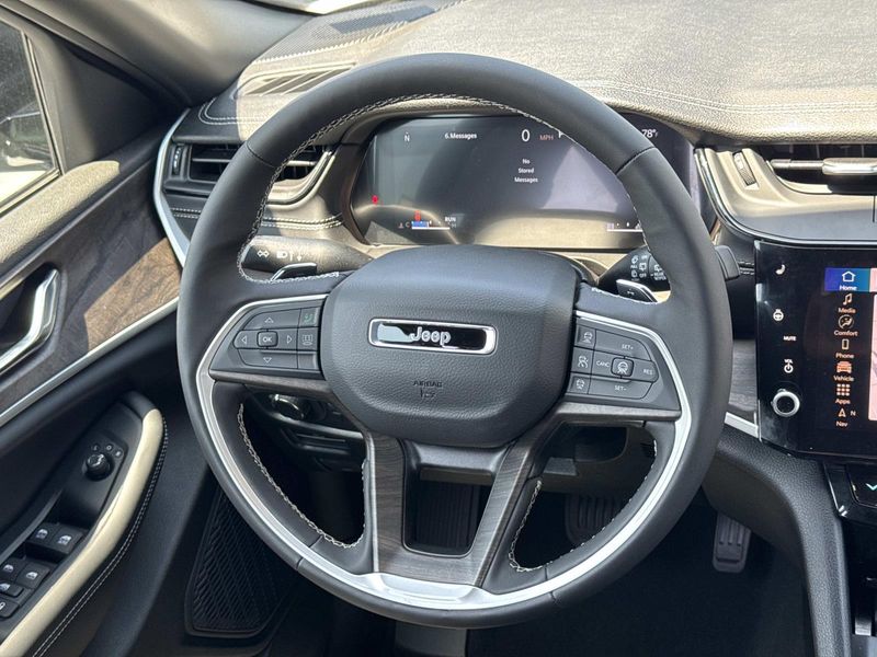 New 2026 Jeep Grand Cherokee Laredo Altitude 4x2