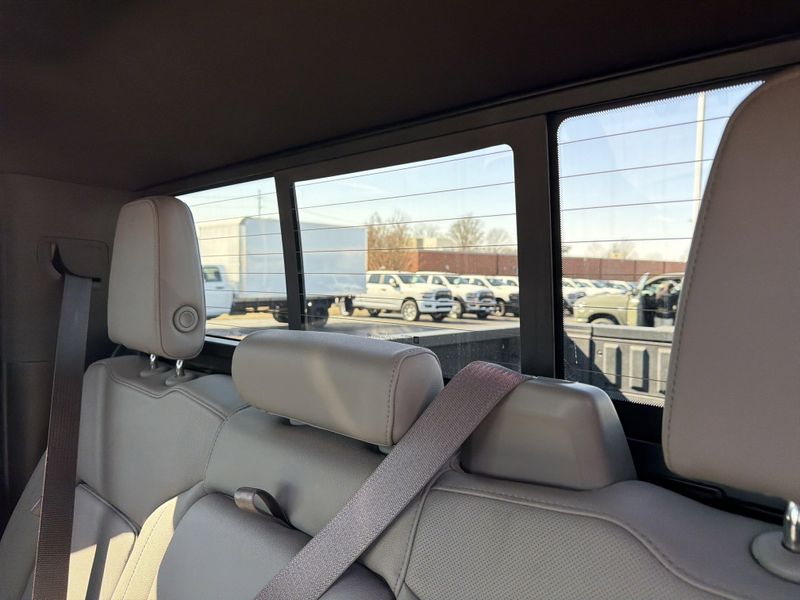 Used 2022 GMC Sierra 1500 Limited SLTImage 13