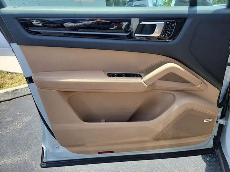 2021 Porsche Cayenne photo 11