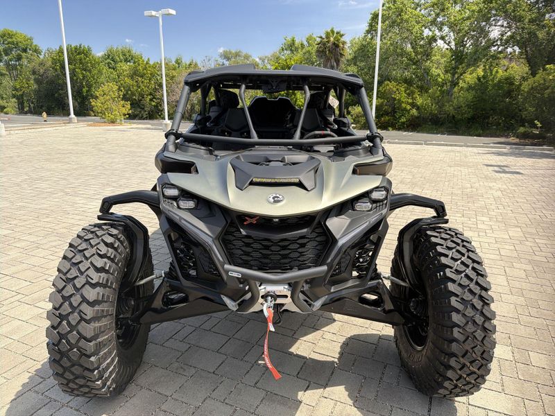 New 2026 Can-Am MAVERICK R MAX X RC 999T DCT Image 12