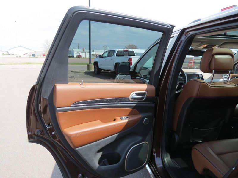 2015 Jeep Grand Cherokee Summit 4x4 4dr SUVImage 32