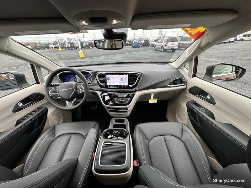 2023 Chrysler Pacifica Touring LImage 21