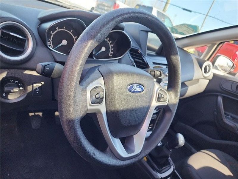 2018 Ford Fiesta SEImage 10