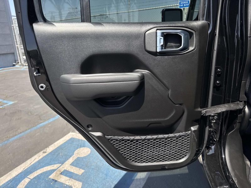 New 2026 Jeep Gladiator Sport S 4x4