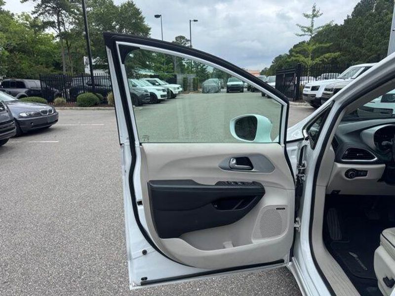 2018 Chrysler Pacifica Hybrid Limited