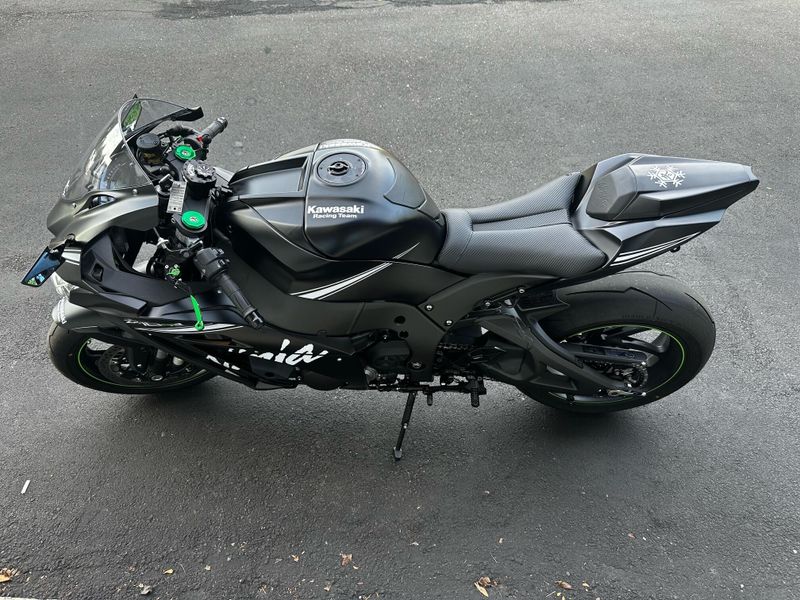 2018 Kawasaki Ninja ZX-10RR BaseImage 2