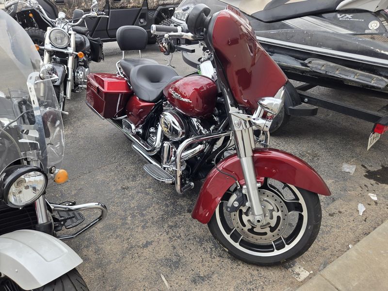 USED 2010 HARLEY STREET GLIDE Image 1