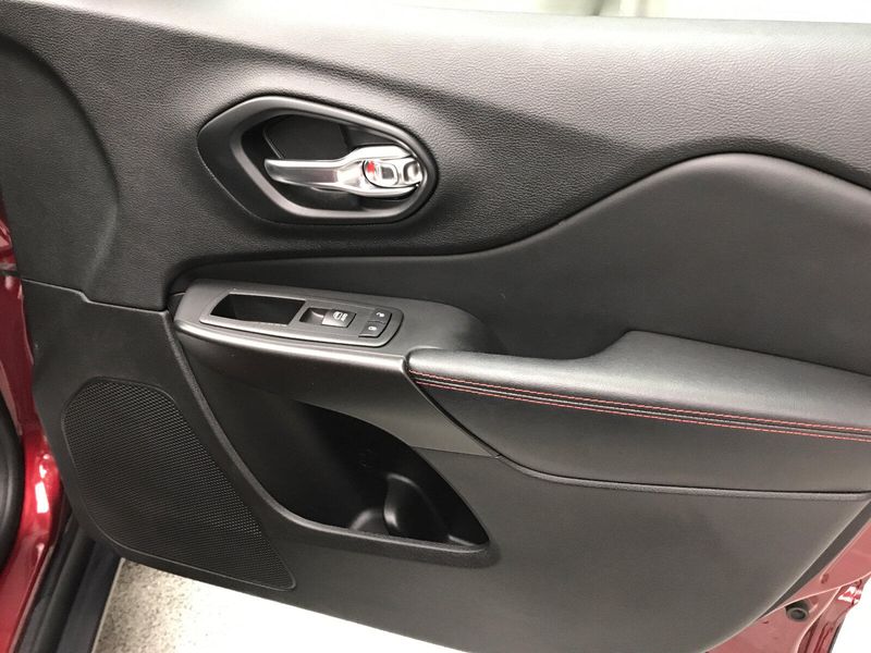 Used 2021 Jeep Cherokee TrailhawkImage 22