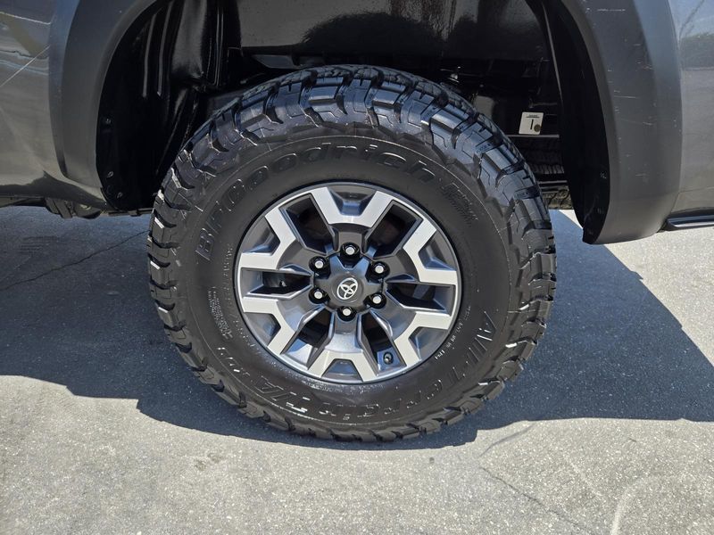Used 2019 Toyota Tacoma TRD Off Road Double Cab 6' Bed V6 AT (Natl)