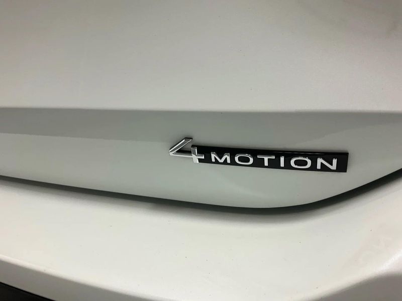 Used 2025 Volkswagen Tiguan SEL R-Line AWD w/Sunroof/NavImage 3