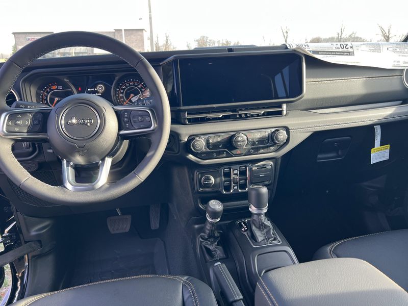 New 2026 Jeep Wrangler 4-door SaharaImage 12