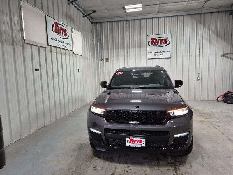 New 2025 Jeep Grand Cherokee L Limited 4x4Image 39