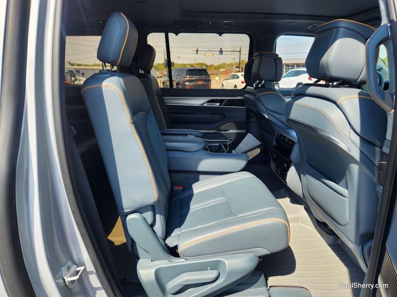 2023 Jeep Grand Wagoneer L II photo 41