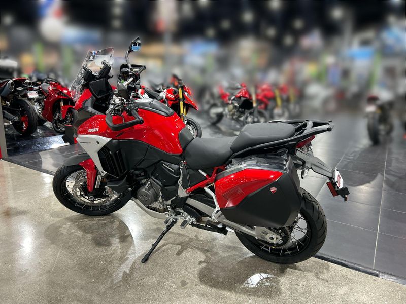2024 Ducati MULTISTRADA V4 S TRAVEL & RADAR SPOKED WHEELS - DEMO Image 12