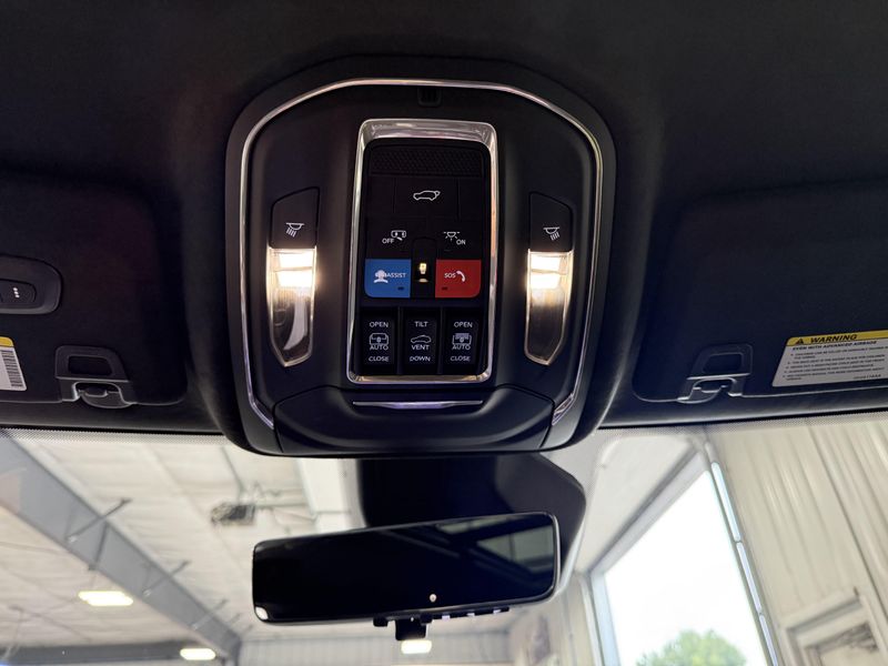 Used 2025 Jeep Grand Cherokee L Summit ReserveImage 23