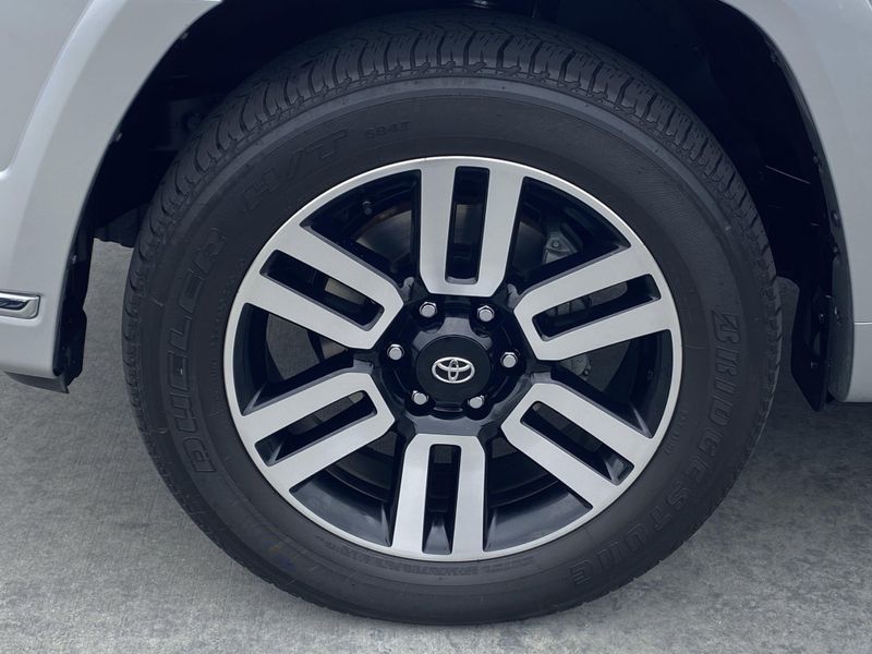 2022 Toyota 4Runner LimitedImage 10