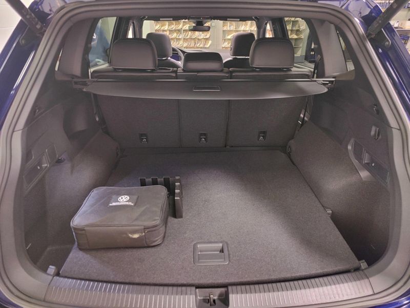 Used 2024 Volkswagen Tiguan AWD SEL R-Line w/Sunroof/NavImage 17