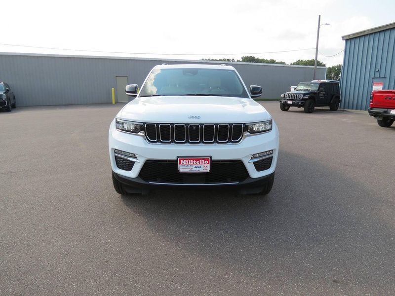 Used 2024 Jeep Grand Cherokee Limited 4x4 4dr SUVImage 3