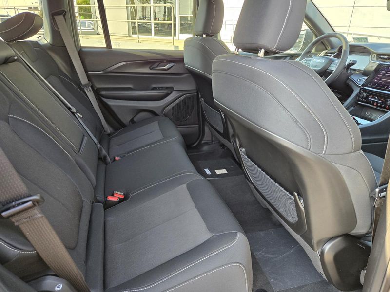 Used 2025 Jeep Grand Cherokee Laredo X 4x2
