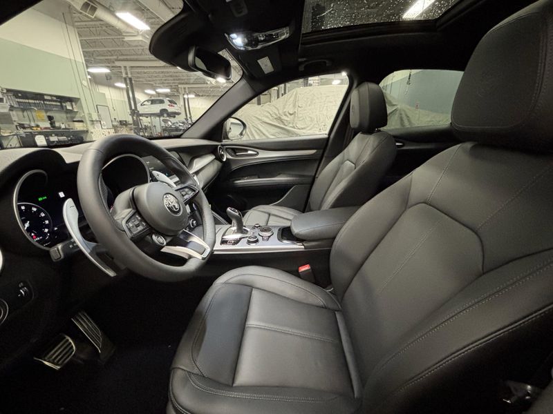 New 2025 Alfa Romeo Stelvio AwdImage 5