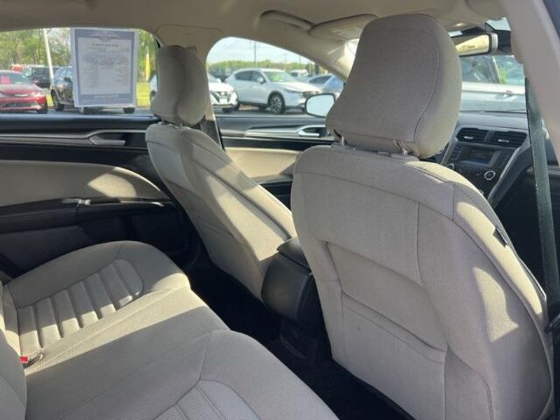 2019 Ford Fusion SImage 15
