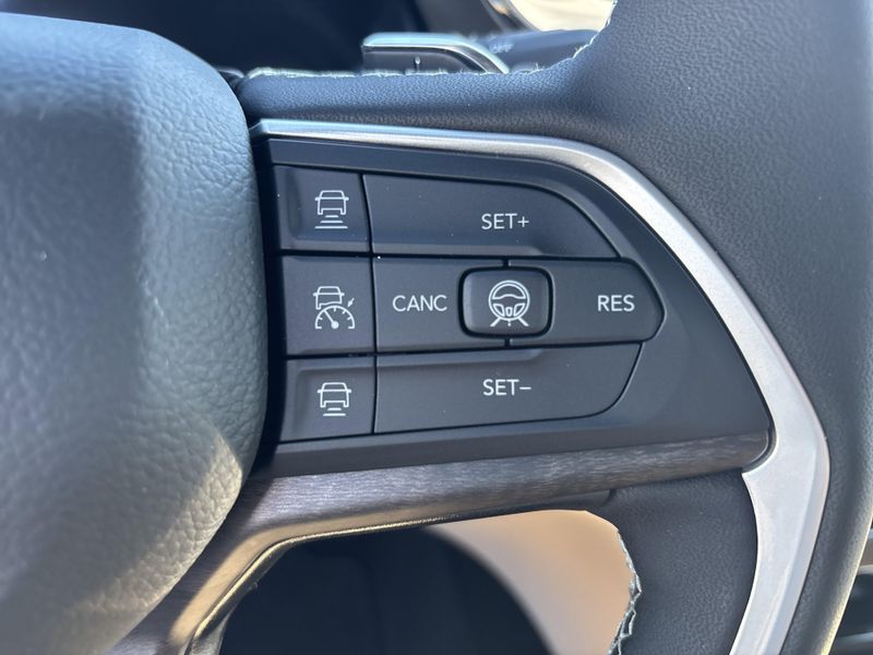 New 2026 Jeep Grand Cherokee Limited 4x4Image 33