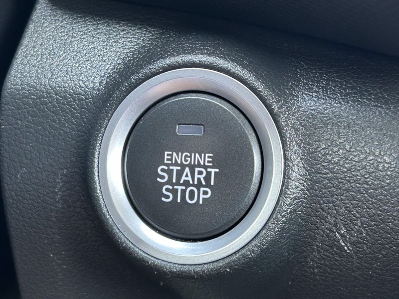 Used 2022 Hyundai Kona LimitedImage 23