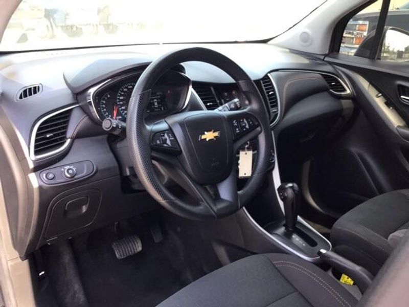 Used 2021 Chevrolet Trax LSImage 9