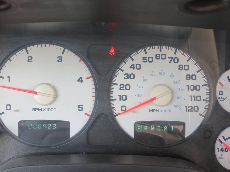 Used 2005 Dodge Ram 2500 SLT 4dr Quad Cab 4WD SBImage 16