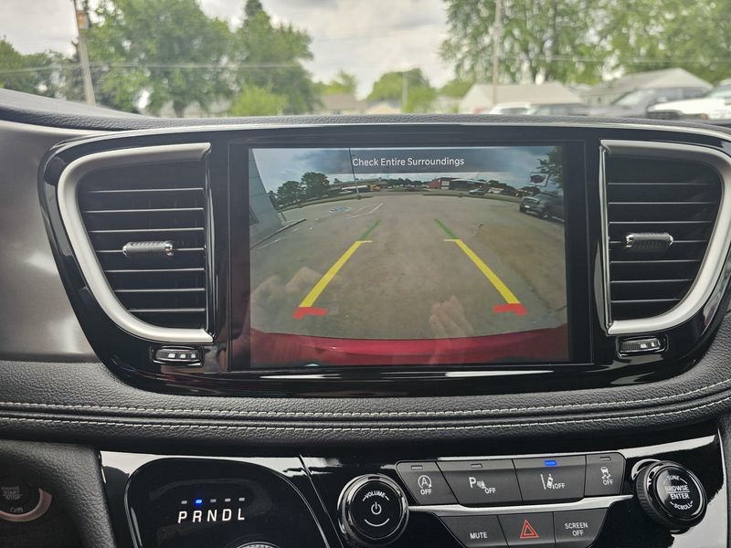 2025 Chrysler Pacifica SelectImage 21