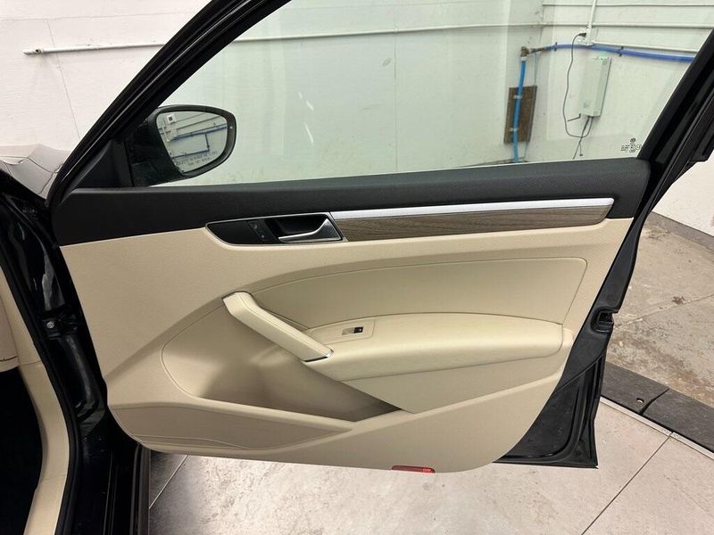 2018 Volkswagen Passat 2.0T SEImage 29