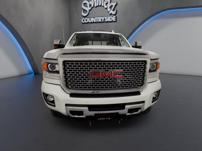 Used 2016 GMC Sierra 2500HD Denali Z71 4x4 Crew Cab w/SunroofImage 2
