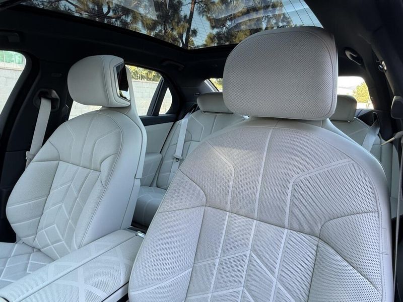 Used 2025 BMW i7 eDrive50Image 22