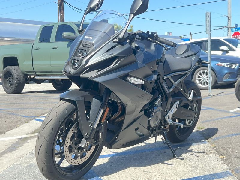 2025 Suzuki GSX-S 8R Image 3