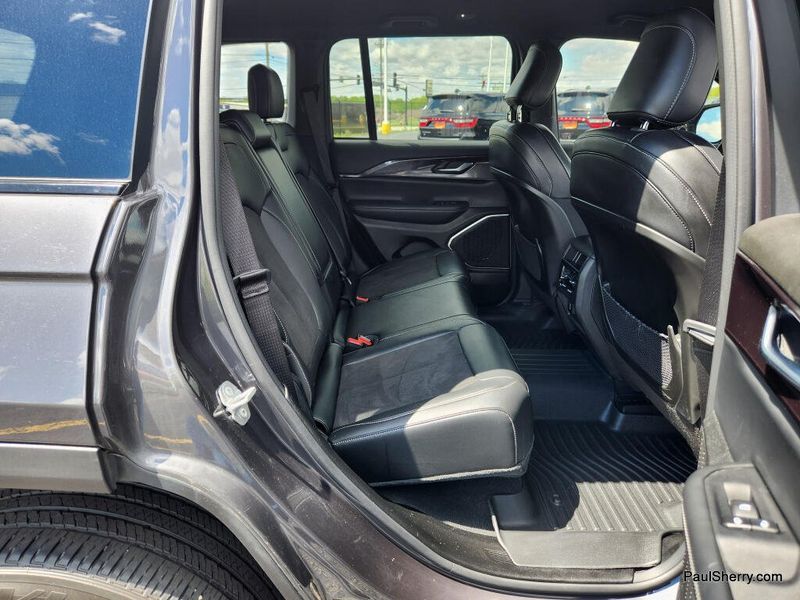 Used 2022 Jeep Grand Cherokee Altitude