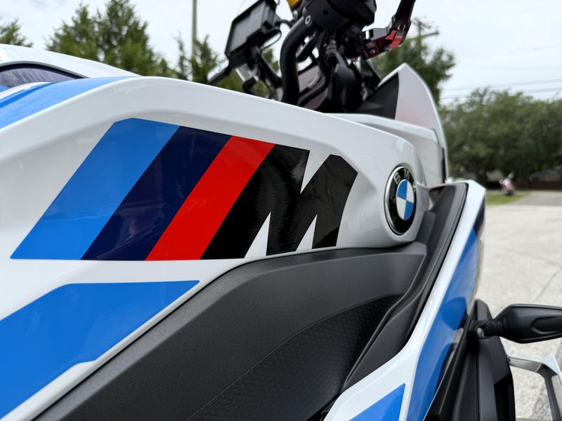 2025 BMW M 1000 XR 
