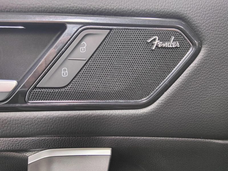 Used 2024 Volkswagen Tiguan AWD SEL R-Line w/Sunroof/NavImage 9