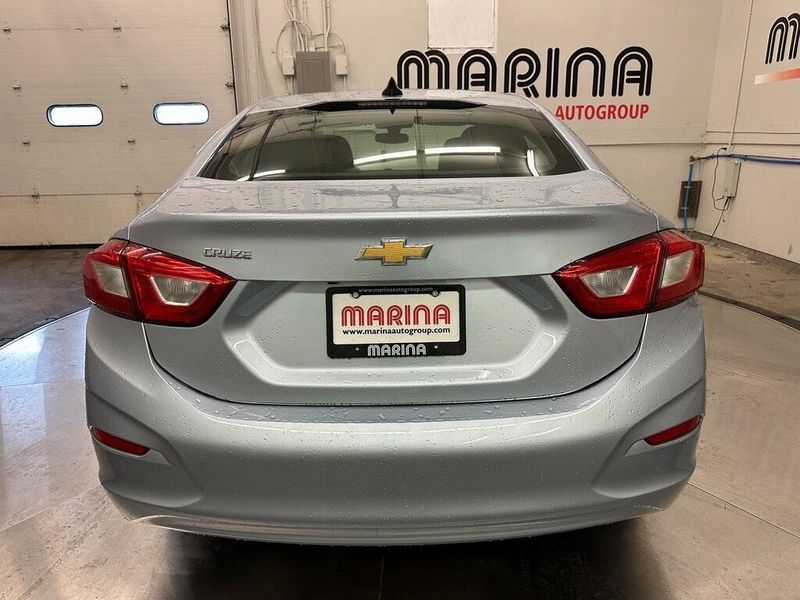 2018 Chevrolet Cruze LSImage 12