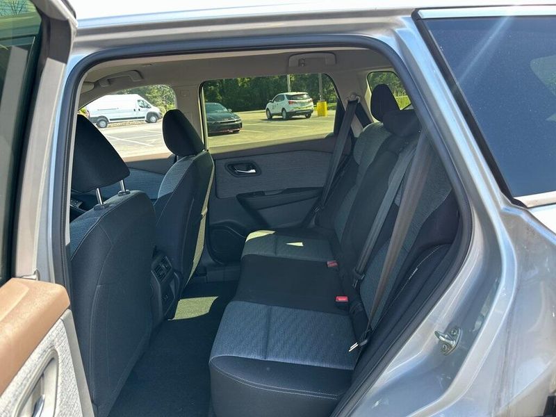 2023 Nissan Rogue SV photo 11