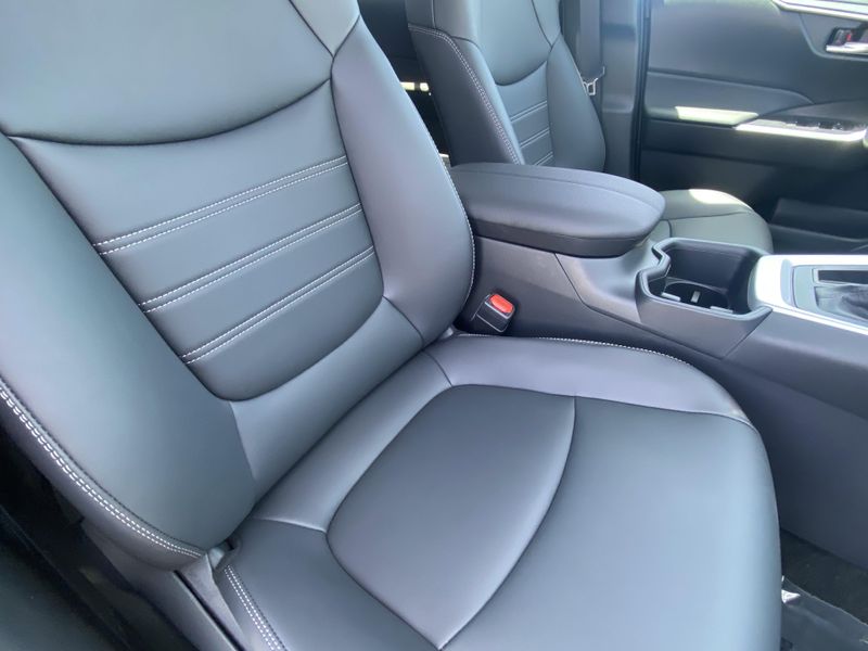 2025 Toyota RAV4 XLE PremiumImage 11