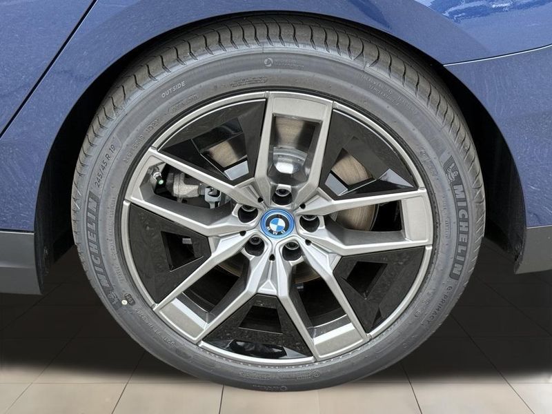 2025 BMW i5 eDrive40Image 17