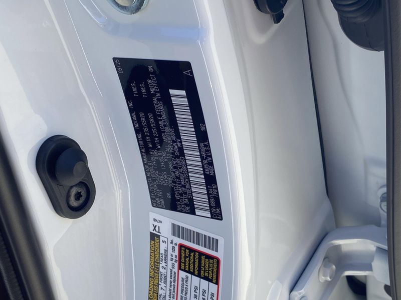 New 2025 Toyota Highlander Hybrid PlatinumImage 20