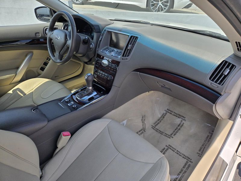 Used 2011 INFINITI G37 2dr Base