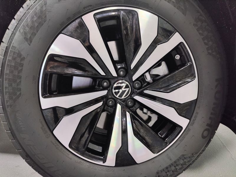 Used 2025 Volkswagen Atlas SE 4-Motion AWDImage 22